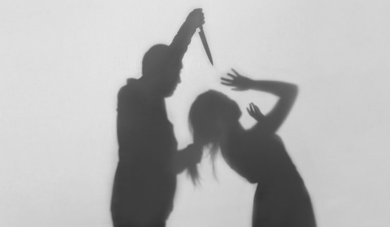 संशयाने पत्नीवर चाकूने वार करून खून