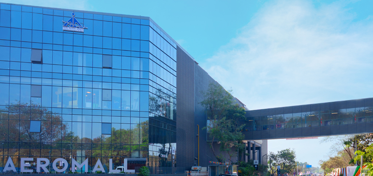 पुणे एरोमॉल येथे मेटल डिटेक्टर आणि मालमत्तेचे नुकसान करणाऱ्या पाच जणांना अटक(criminal arrested)