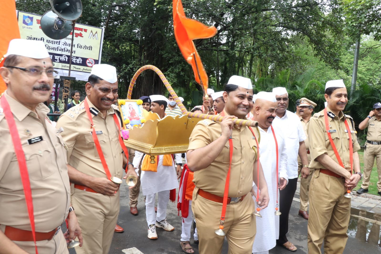 २६ जुन जागतिक अंमली पदार्थ विरोधी दिनानिमित्त जागर दिंडी काढुन व पथनाटयव्दारे जनजागृती