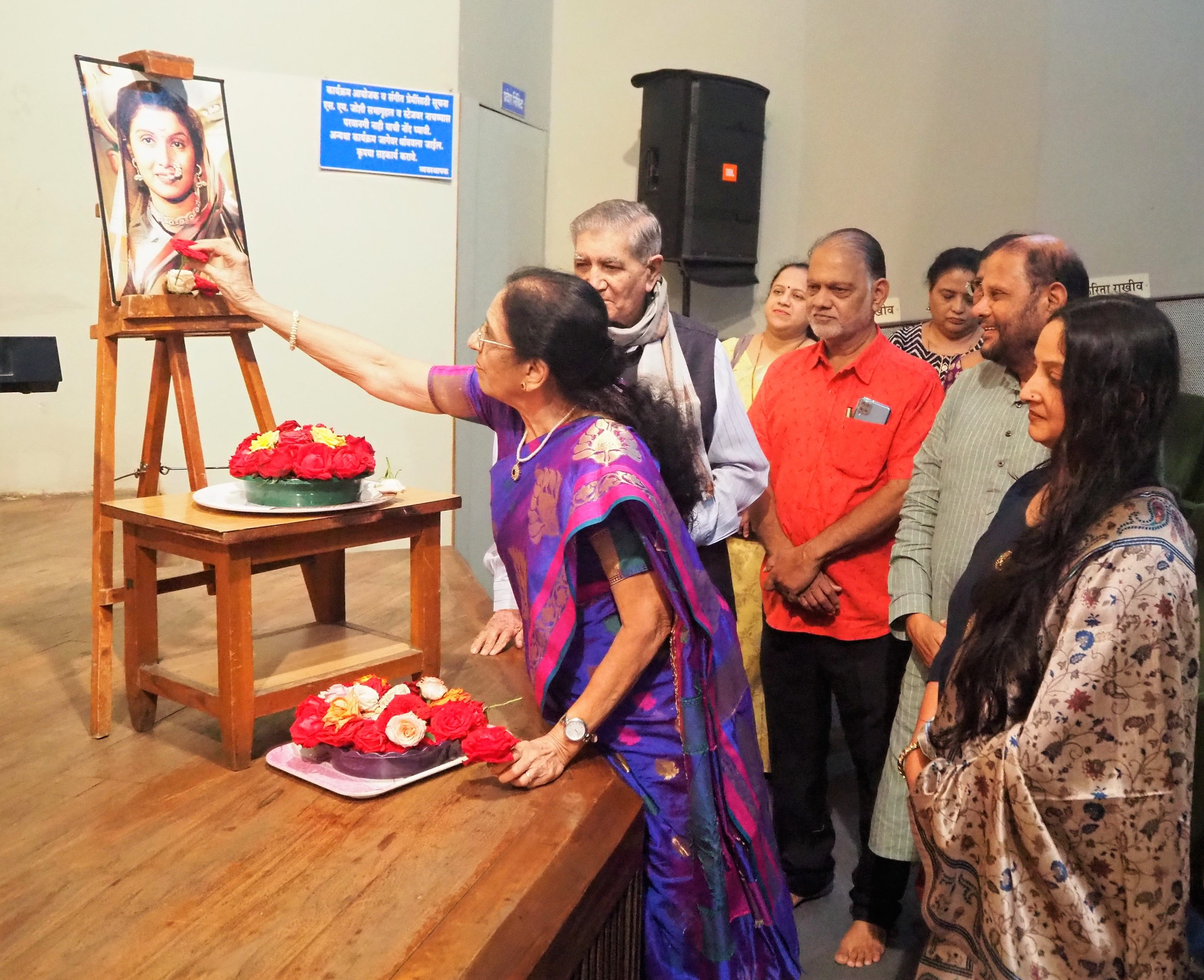 पूना गेस्ट हाऊस स्नेह मंचतर्फे स्व. सुलोचना दिदी यांच्या जन्मदिनानिमित्त ‌‘चित्रमाऊली'चे प्रदर्शन