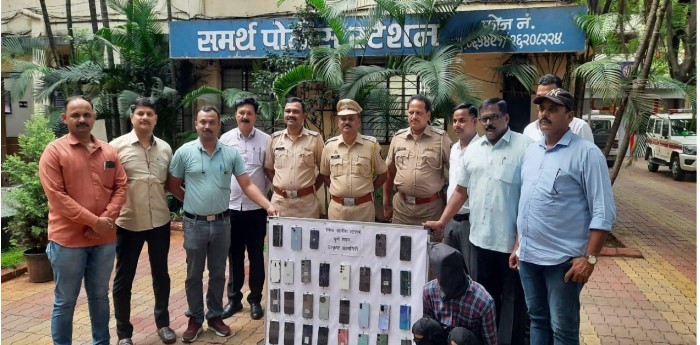 मोबाईल चोर समर्थ पोलिसांच्या अटकेत