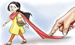 मुलींची छेडछाड करणाऱ्या गुन्हेगारास घडवली अद्दल