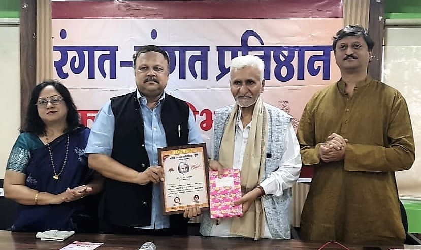 वास्तवतेच्या नावाखाली स्वत:च्या व्यथा मांडू नका : म. भा. चव्हाण