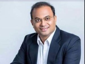 वाळूच्या हायवाने तरुणाला चिरडले