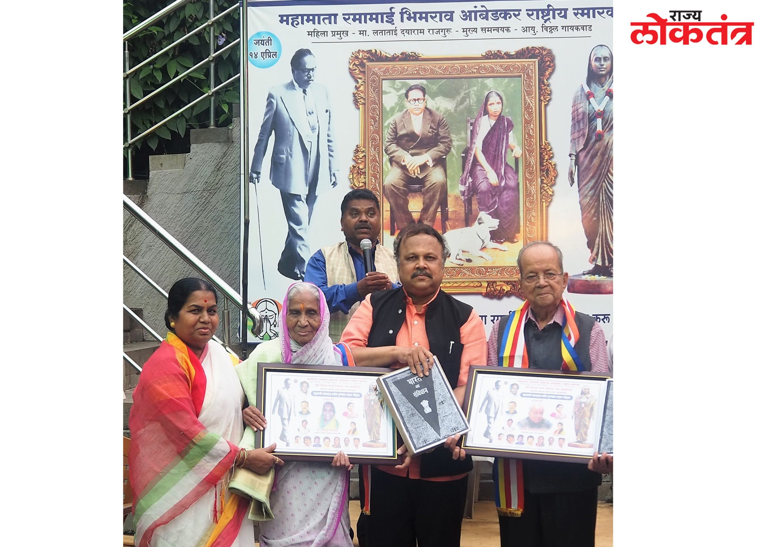 आंबेडकर यांचा समतेचा धम्मध्वनी म्हणजे वामनदादा कर्डक  प्राचार्य रतनलाल सोनग्रा यांचे प्रतिपादन : वादनदादा कर्डक स्मृती पुरस्कारांचे वितरण