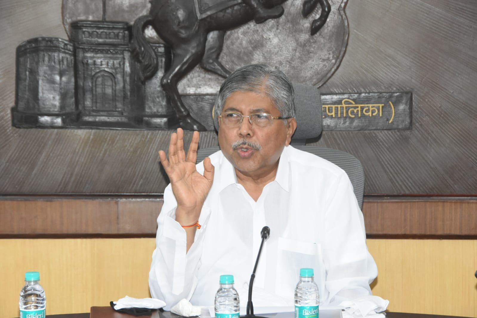 पीएमपीएमएलच्या डिझेलवरील बसेस सीएनजीवर रुपांतरीत कराव्यात- पालकमंत्री चंद्रकांतदादा पाटील