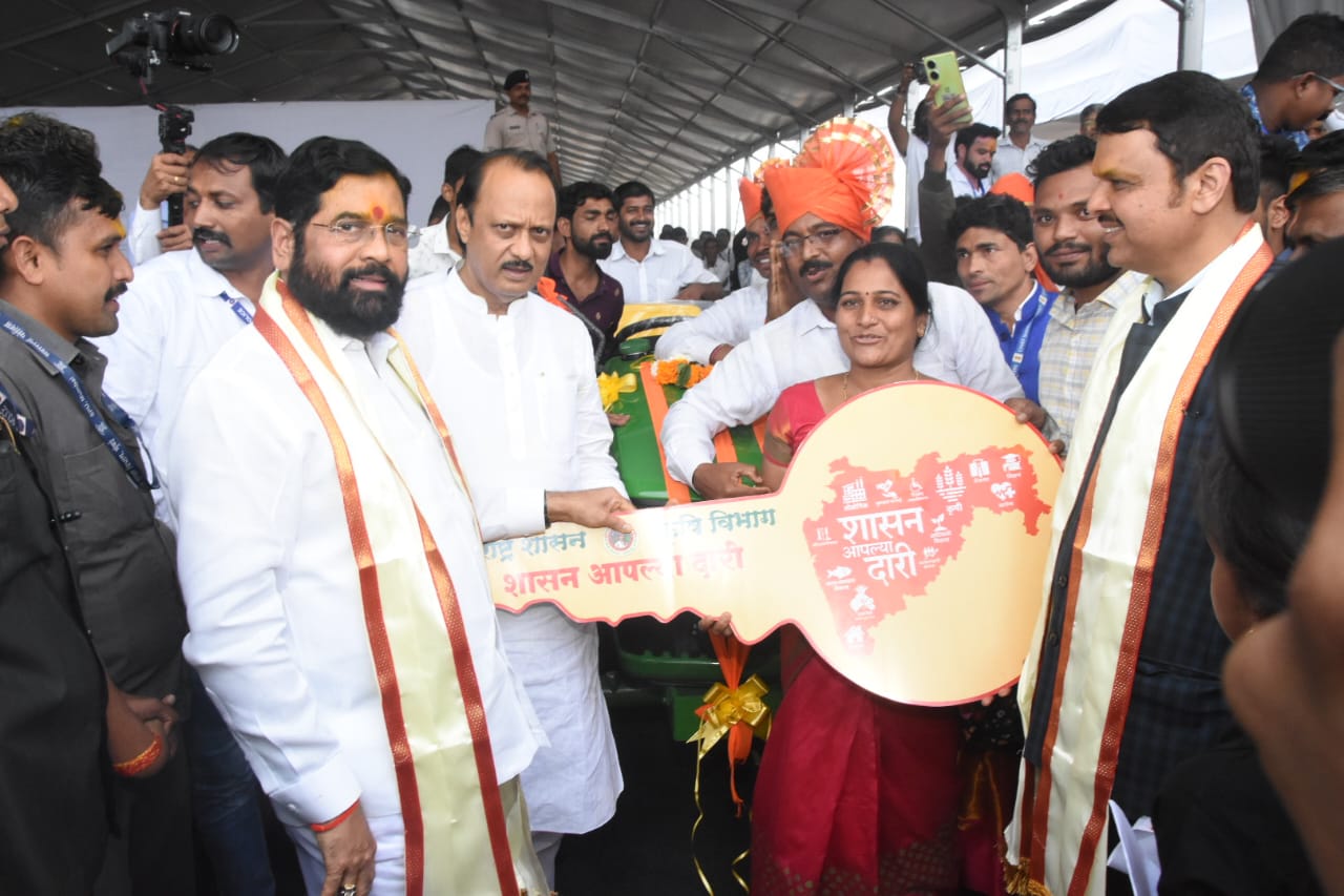 'शासन आपल्या दारी कार्यक्रमात लाभार्थ्यांना मिळाला आनंद आणि सन्मानही  पुणे जिल्ह्यातील २२ लाख नागरिकांना  लाभ