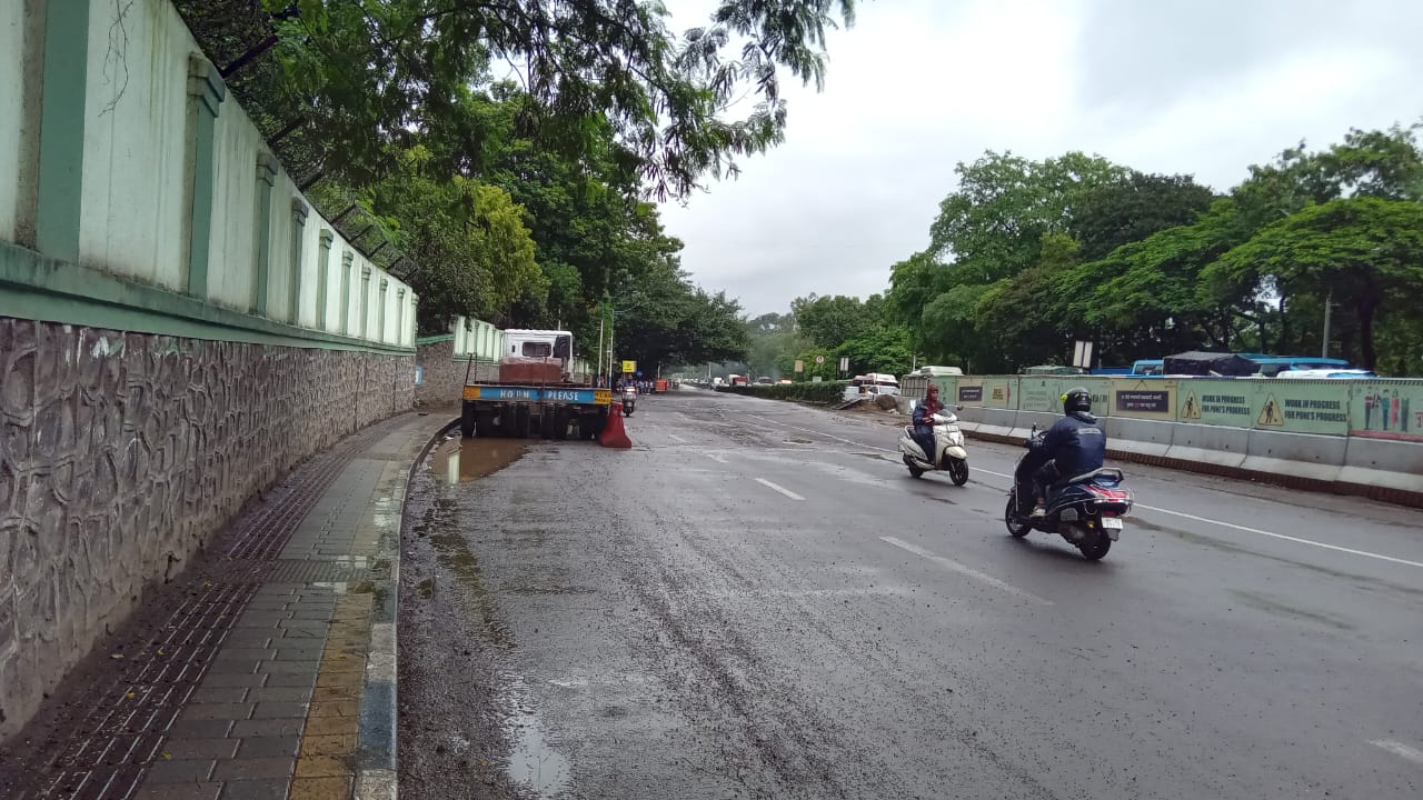 दोन मिनिटांच्या अंतरासाठी जीवघेणा प्रवास