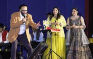 सुह्रदांच्या उपस्थितीत रंगला ‌‘मॉम इंडिया'चा सुवर्ण महोत्सवी सोहळा  सचिन पिळगांवकर, सुदेश भोसले यांच्या तालावर थिरकले पुणेकर रसिक