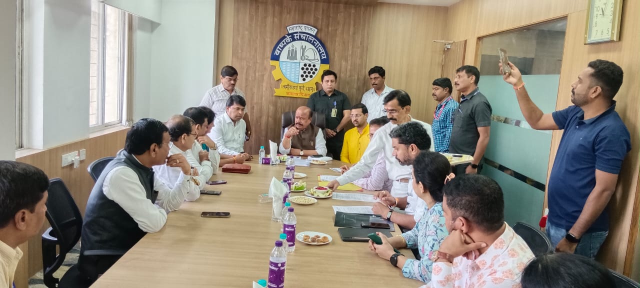 कामगार मंत्री डॉ.सुरेश खाडे यांच्याकडून अजमेरा मोरवाडी येथील भूखंडाची पाहणी