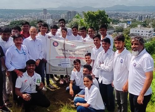 मुख्य निवडणूक अधिकारी श्रीकांत देशपांडे यांच्या हस्ते वन देवी उद्यान कोथरुड येथे वृक्षारोपण