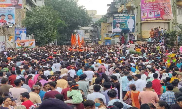 पुण्यात दुसऱ्या दिवशी मिरवणूक सुरूच; चारही रस्त्यावर डीजेचा दणदणाट
