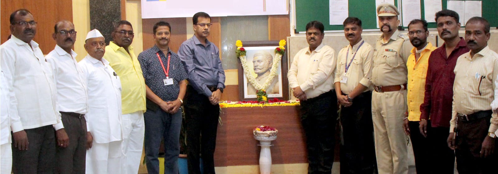 पिंपरीतील मुख्य प्रशासकीय इमारतीमध्ये उमाजी नाईक यांना अभिवादन