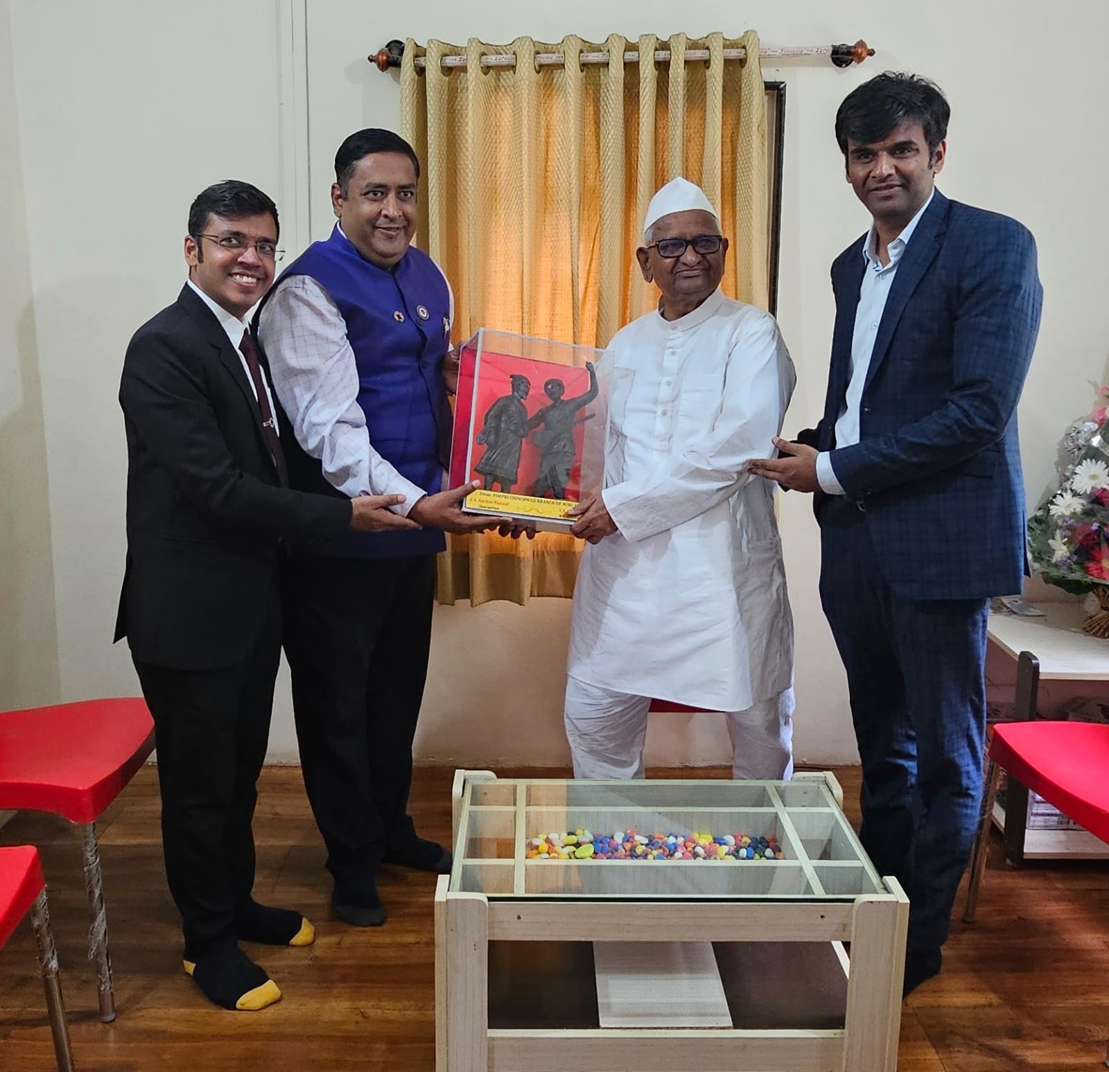 सीए कडून  राळेगणसिद्धि आणि शहरातील विद्यार्थ्यांना अर्थ साक्षरतेचे धडे