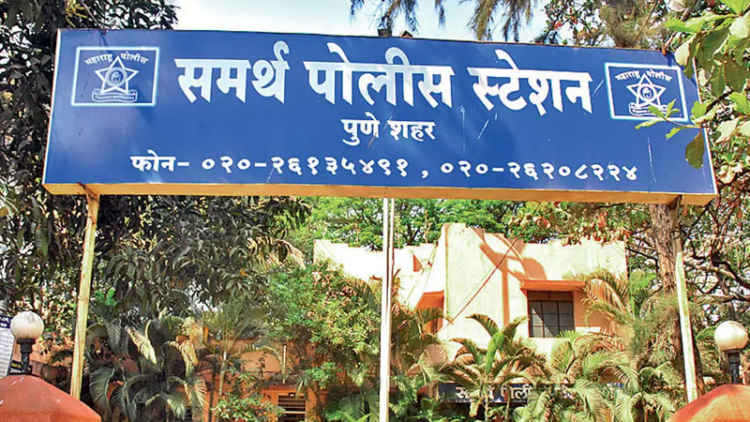 नशा भागवण्यासाठी पहाटेच्या वेळी करायचा मोबाईल चोरी; युनिट- १ कडून अटक