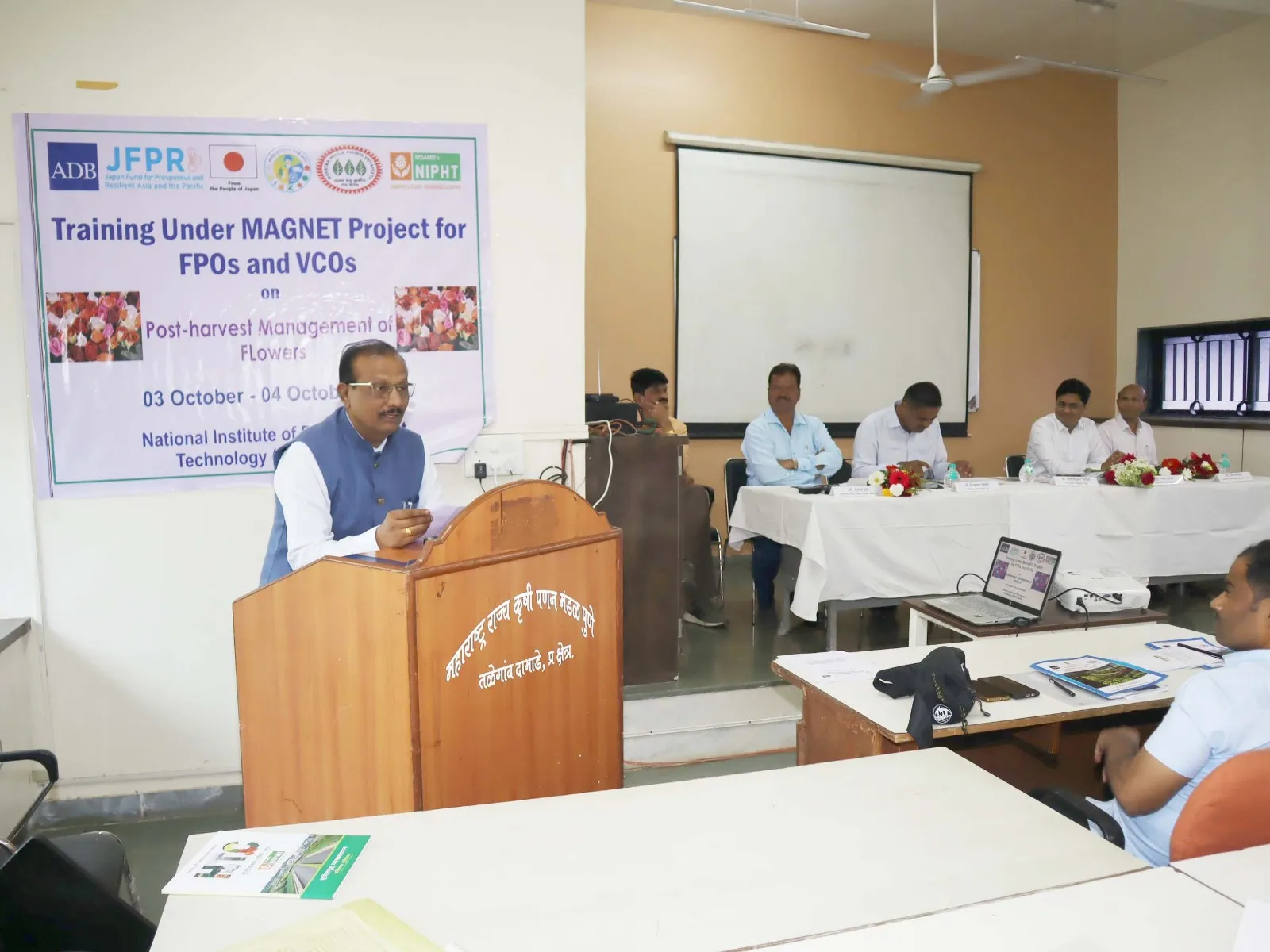 फूल शेतीमध्ये अत्याधुनिक तंत्रज्ञानाचा वापर करा- कुलगुरू डॉ. प्रशांतकुमार पाटील