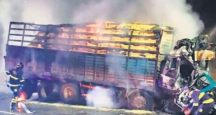 ट्रक चालकाच्या बेजबाबदारपणामुळे चार जणांचा होरपळून मृत्यू