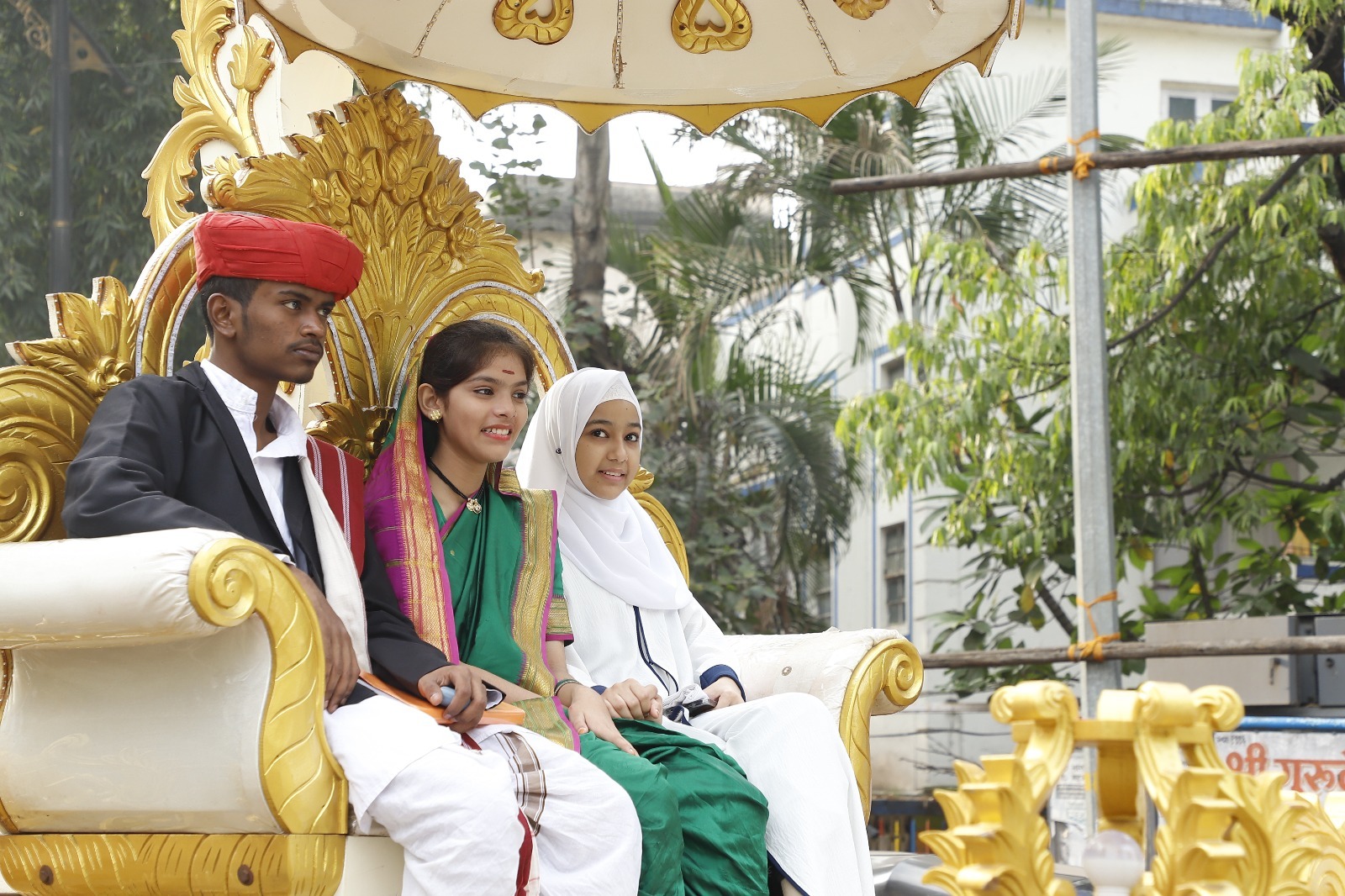 महात्मा फुले  अभिवादन मिरवणुकीत १० हजार विद्यार्थ्यांचा सहभाग