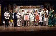 डॉ. बाबा आढाव, कृतज्ञता पुरस्काराने सन्मानित तर डॉ. पी. डी. पाटील यांना प्रा. रामकृष्ण मोरे जीवन गौरव पुरस्कार