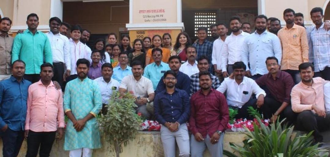 १५ वर्षांनी एकत्र आले वर्गमित्र, शाळेत रंगला माजी विद्यार्थी स्नेह मेळावा