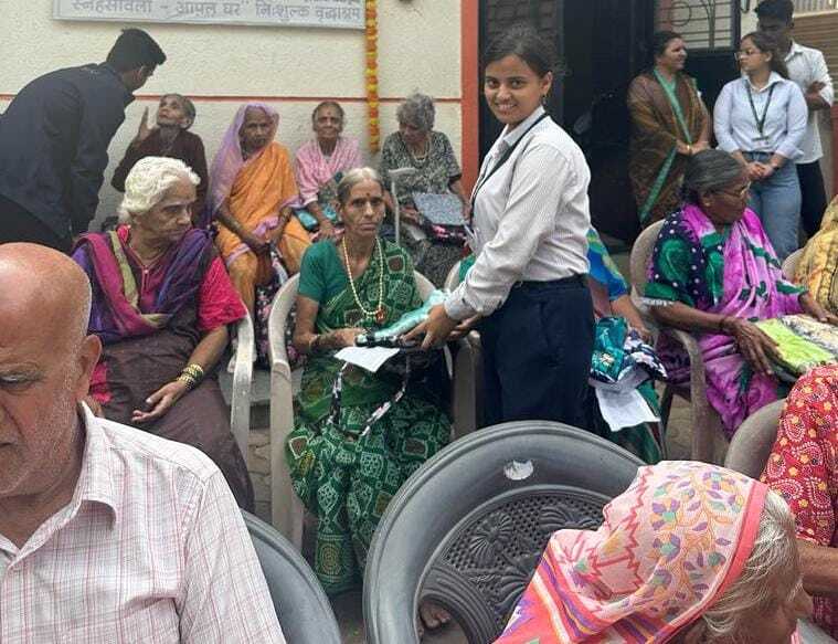 डॉ. डी. वाय. पाटील कॉलेज ऑफ फार्मसी, आकुर्डीच्या विद्यार्थ्यांची अनोखी दिवाळी !