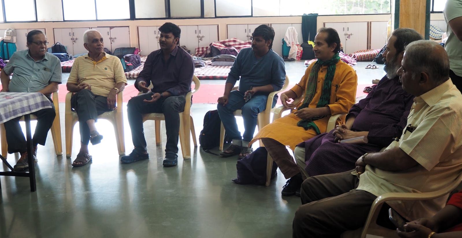 सुरभी थिएटरच्या कलावंतांची कला महाराष्ट्रात आणण्याची ग्वाही