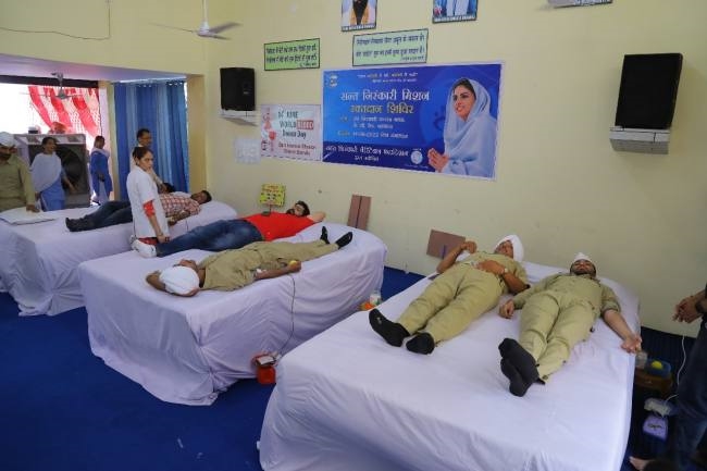 संत निरंकारी मिशनद्वारा सांगवी येथे विशाल रक्तदान शिबिराचे आयोजन