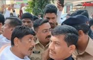श्रेय वादाच्या लढाईत काँग्रेस कार्यकर्ते आणि पोलीस आमने-सामने