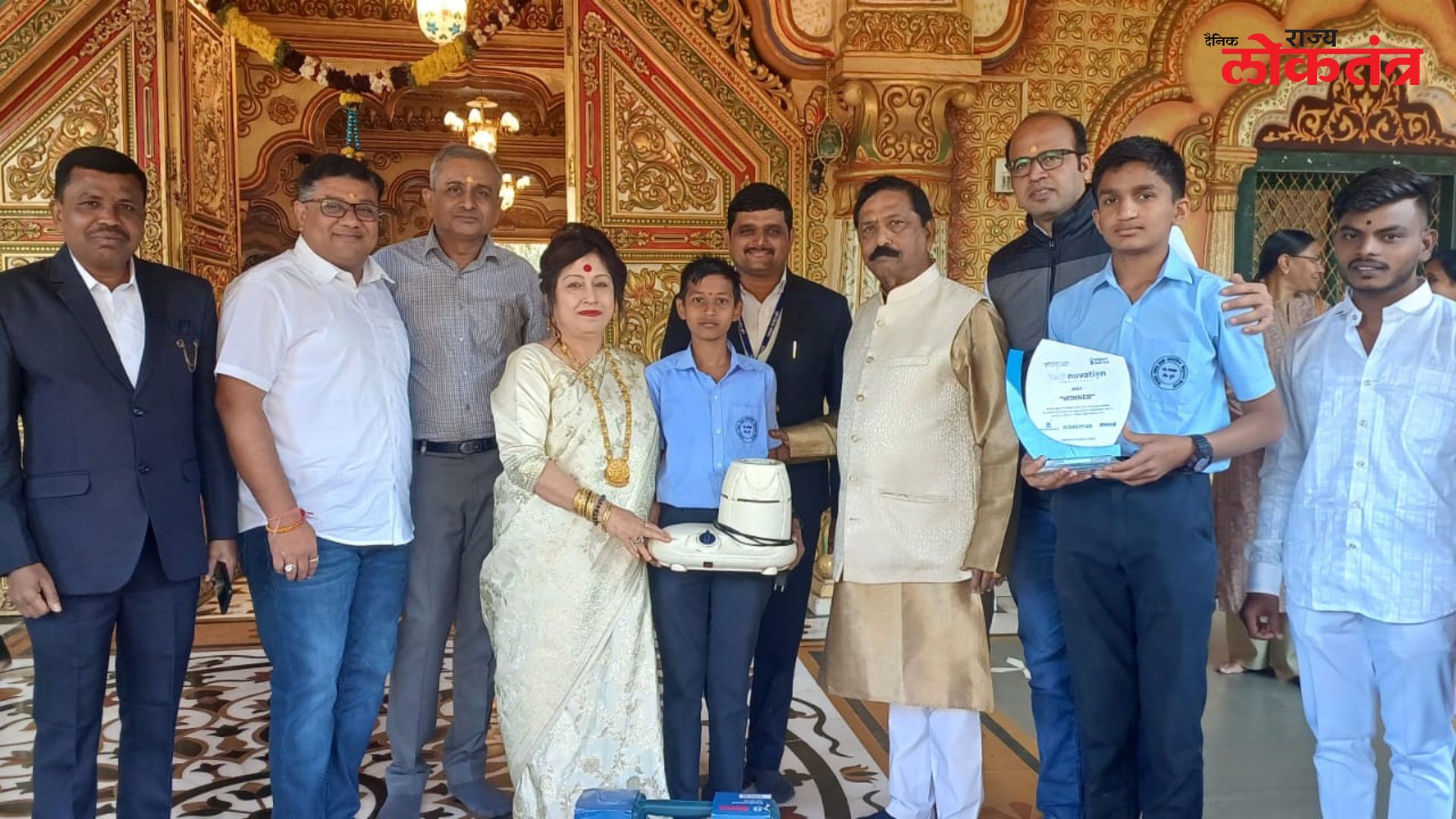 विद्यार्थ्यांनी बनवला बटरी व सोलर वर चालणारा मिक्सर राज्यस्तरीय स्पर्धेत प्रथम क्रमांक