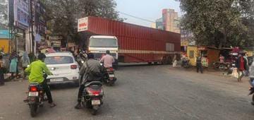 चाकण येथील तीन कोटी रुपयांचा फूटपाथच झाला गायब!