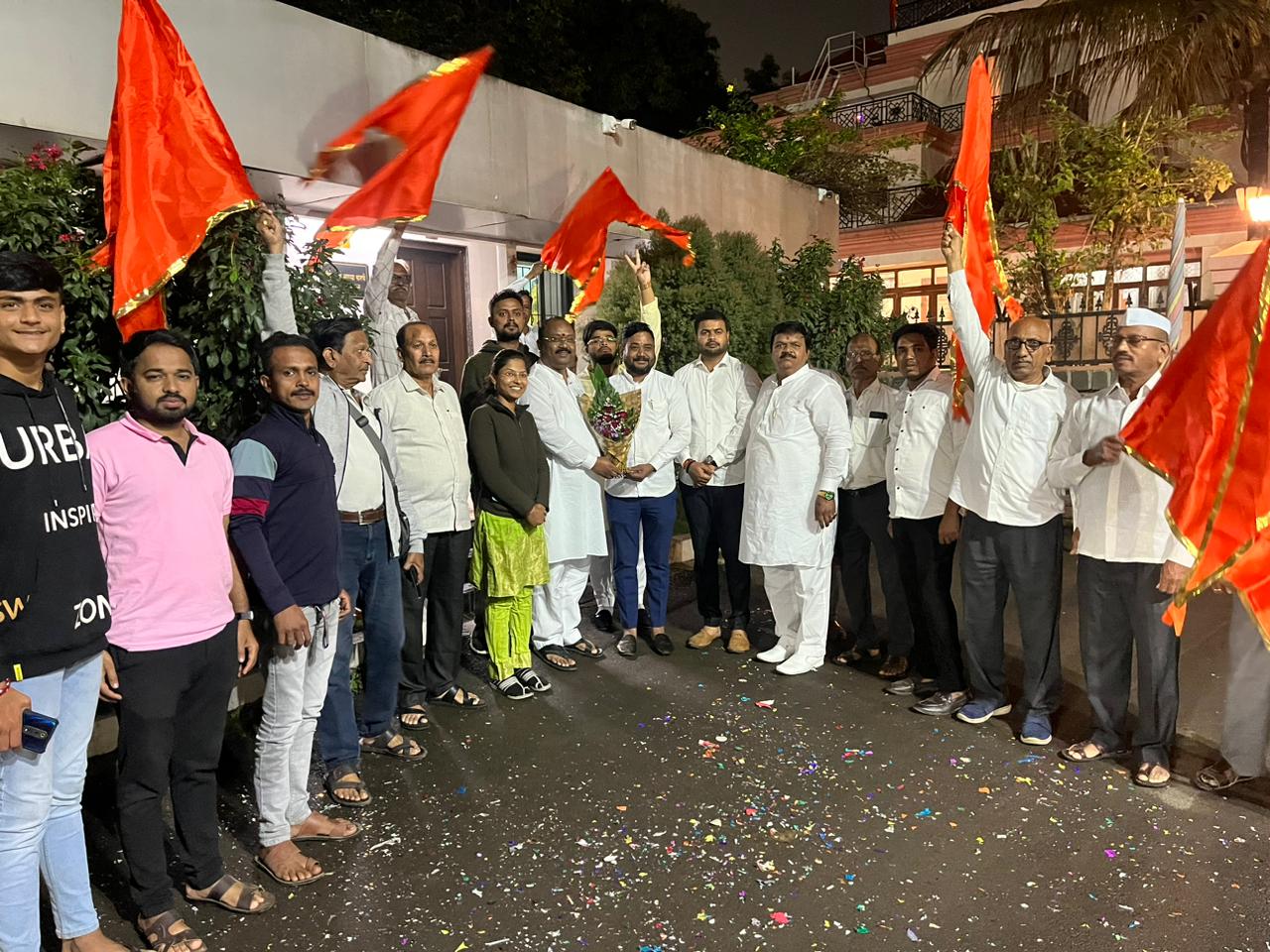 शिवसेना शिंदेंचीच कळल्यानंतर खासदार श्रीरंग आप्पा बारणे यांच्या कार्यलयावरती आनंदोत्सव साजरा