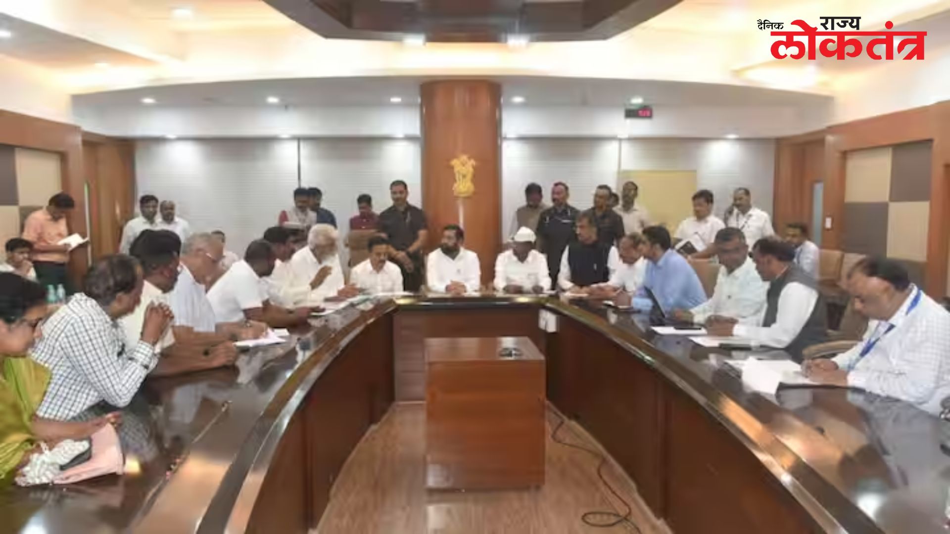 अखेर मुख्यमंत्री एकनाथ शिंदेनं सोबत झालेल्या बैठकीत तोडगा निघाला पण तोपर्यंत आंदोलन सुरूच राहणार