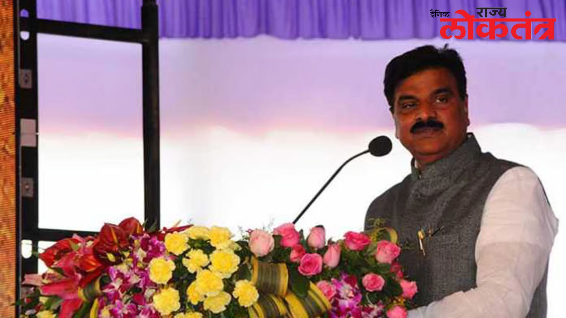 बारामती लोकसभेसाठी विजय शिवतारे यांनी पवार कुटुंबाच्या  विरोधात दंड थोपटले