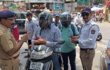 लाक्षणिक हेल्मेट दिवशी लक्षणीय प्रबोधन : हेल्मेट नसलेल्या 1,626 दुचाक स्वारांवर कारवाई