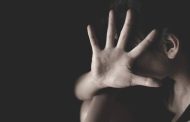 घेतलेले पैसे परत केले नाही म्हणून घेतला महिलेचा गैरफायदा(misbehave)