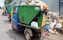 कचरा व्यवस्थापन वाढवण्यासाठी स्वच्छता कर्मचारी जीपीएस ट्रॅकिंग बँडसह सज्ज