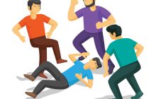 पती आणि मुलाला सोडवण्यासाठी केला भलताच खटाटोप : फिर्यादींच्या कुटुंबीयांना केली मारहाण