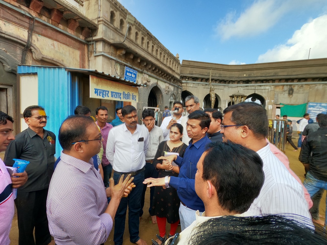 जेजुरी गड विकास आराखड्याच्या कामांची जिल्हाधिकारी डॉ. राजेश देशमुख यांच्याकडून पाहणी