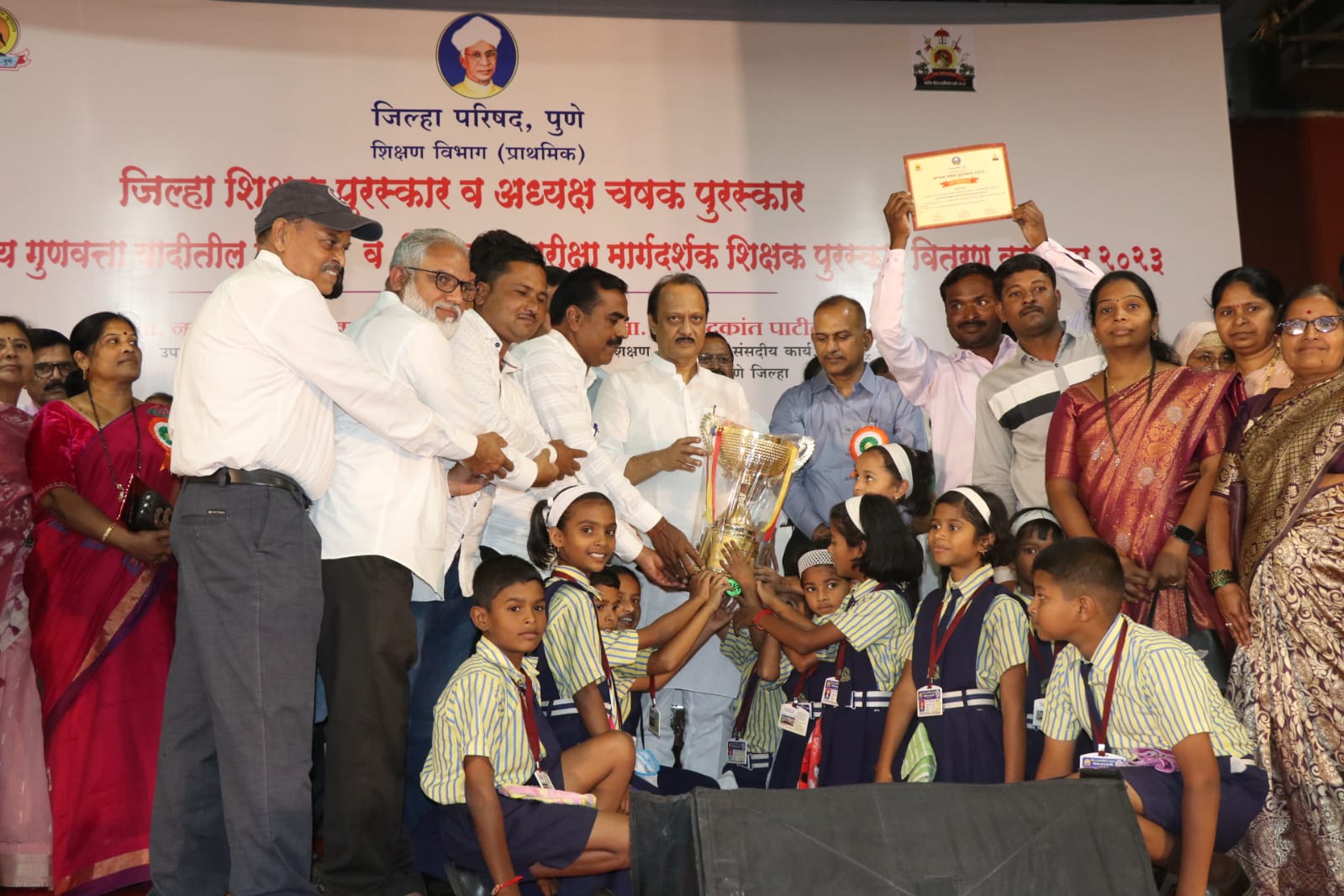 शिक्षक आणि पालकांनी चारित्र्यसंपन्न पिढी घडविण्यासाठी योगदान द्यावे -उपमुख्यमंत्री अजित पवार