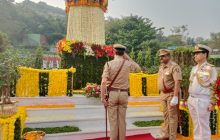 पोलिस स्मृतीदिना निमित्त तीन फैरी झाडत शहिदांना वाहिली श्रद्धांजली