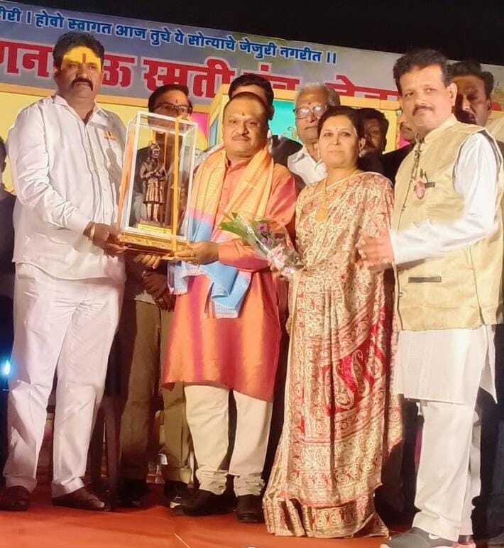 पंडित राजेंद्र दूरकर यांचा कलाभूषण पुरस्काराने गौरव