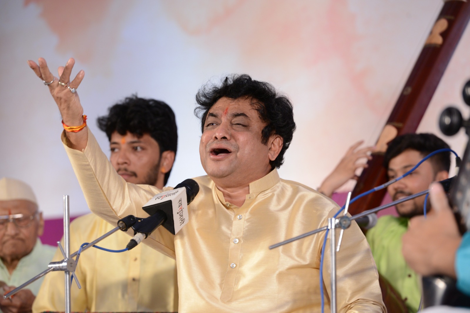 स्वरमय वातावरणात 'सवाई गंधर्व ' चा प्रारंभ