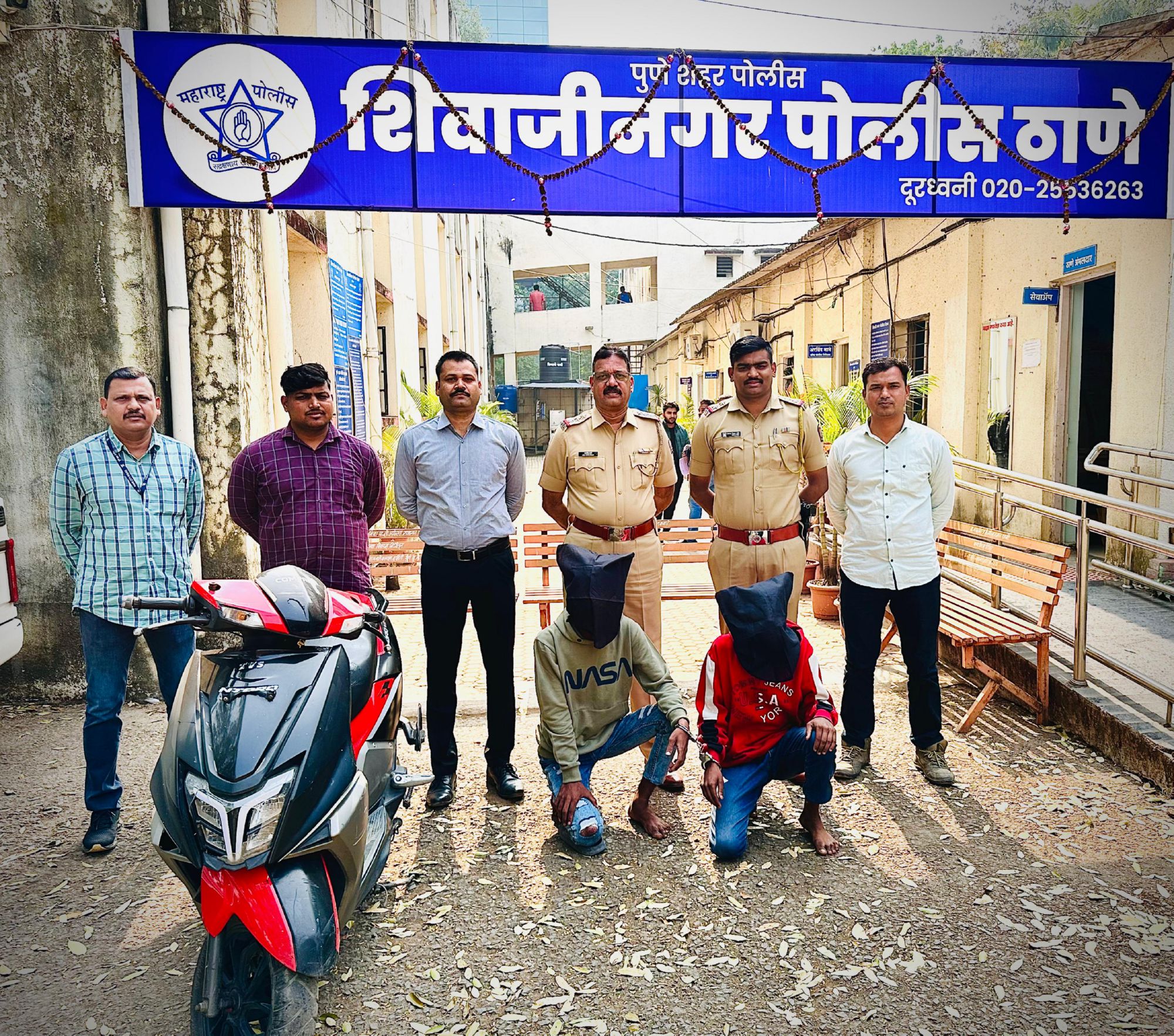 जबरी चोरी करणाऱ्या आरोपींना पोलिसांकडून सहा तासात अटक
