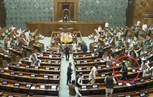 संसदेत घुसून तिघांची सभागृहात उडी; स्मोक कँडल जाळल्या; सुरक्षिततेचा प्रश्न उपस्थित