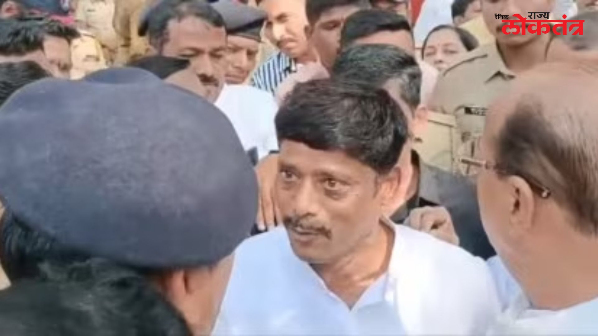 काँग्रेस आमदार रवींद्र धंगेकर यांना पालिका अधिकाऱ्याला शिवीगाळ करणं भोवलं ; चतु:शृंगी पोलीस ठाण्यात गुन्हा दाखल