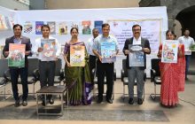 मतदार जागृतीसाठी आयोजित भित्तीपत्रक प्रदर्शनाचे जिल्हाधिकारी कार्यालयात उद्घाटन